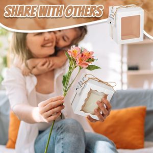 Scatola Regalo Pieghevole in Carta Kraft Bianca con Materiali Riciclati, Finestra Trasparente e Laminazione Lucida - Product Image 2