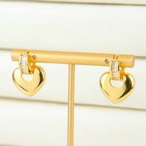 Boucles d'oreilles pendantes en forme de cœur couleur or, plaquées or 21 carats, avec zircon, pour femme, idéales pour événements et mariages - Product Image 6