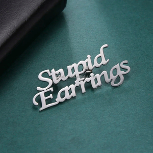 Tùy chỉnh DIY thép không gỉ Thư Tiếng Anh Tên tag huy hiệu Trâm cá nhân khắc laser mạ hợp kim kim loại quần áo Pin - Product Image 5