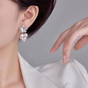 Pendientes de Botón Geométricos de Moda de Manta Rose, Circonita, Cobre Chapado en Oro, Diseño de Borla de Perlas de Imitación, Regalo para Mujer - Product Image 5