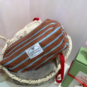 Bolsa de maquillaje de tela de rizo a rayas Bolsas de diseñador absorbentes de algodón puro Bolsa de maquillaje suave y cómoda - Product Image 1