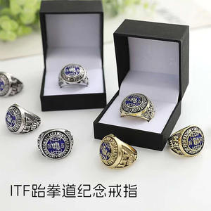 Bague de championnat ITF Taekwondo en or et argent, gravée, motif géométrique, bijou durable, médaille, trophée - Product Image 1