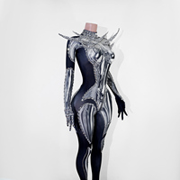 Combinaison en cristal à imprimé chrome liquide, épaules à clous, costume de scène futuriste, tenue de performance avant-gardiste pour femmes, vêtements de danse
