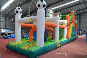 Pista <span class=keywords><strong>de</strong></span> Obstáculos Inflable <span class=keywords><strong>de</strong></span> Fútbol para Niños al por Mayor, Juego <span class=keywords><strong>de</strong></span> Obstáculos Inflable <span class=keywords><strong>de</strong></span> PVC Comercial Personalizado para Patio <span class=keywords><strong>de</strong></span> Juegos al Aire Libre - Product Image 2