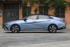 Compre un <span class=keywords><strong>Hyundai</strong></span> Elantra 2025, <span class=keywords><strong>Autos</strong></span> Económicos de Gasolina, 1.5L 115Ps L4, Sedán de 4 Puertas y 5 Asientos, 190km/h, 4 Ruedas, <span class=keywords><strong>Autos</strong></span> Nuevos de Gasolina - Product Image 5