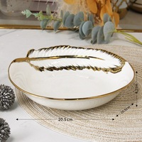 Service de vaisselle à bord doré, luxe d'inspiration européenne, bols et assiettes en céramique blanche avec accents dorés