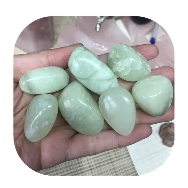 Nuovi arrivi 20-30mm cristalli curativi pietra preziosa verde chiaro naturale nuove pietre burattate di giada in vendita