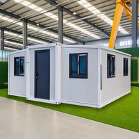Bureau modulaire blanc en conteneur, maison préfabriquée portable avec fenêtres à cadre noir et structure en acier robuste, installation rapide