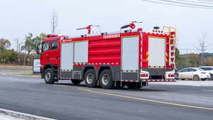 Camion de pompiers multifonctionnel HOWO à mousse et poudre sèche pour la lutte contre les incendies chimiques industriels et les opérations de sauvetage d'urgence - Product Image 5