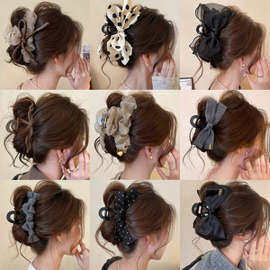 Pince à cheveux en maille cristalline avec nœud, style doux pour femme, nouvelle collection 2025, pince requin volumineuse pour l'arrière de la tête, accessoire capillaire d'été - Product Image 2