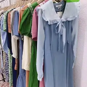 Abbigliamento estivo a prezzi economici di fabbrica In balle vestiti usati sfusi con il vestito usato della migliore qualità