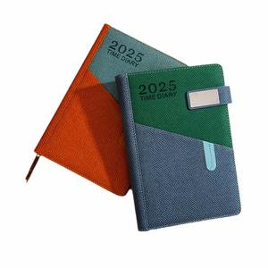 Carnet en cuir A5 avec couverture gaufrée à rainures et fermeture magnétique, pages lignées personnalisables pour l'écriture - Product Image 3