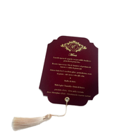 Cartes de menu de table en velours de luxe personnalisées avec estampage à chaud doré et pompon pour mariage et soirées