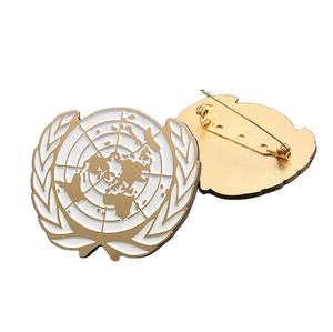 Épinglette personnalisée DFB102 avec logo des Nations Unies en émail dur, épinglette dorée en forme de couronne, épinglette du monde - Product Image 1