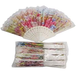 Abanicos de mano plegables de moda con estampado de seda de una sola capa y logotipo dorado, con varillas de plástico, ideales para bodas, venta al por mayor. - Product Image 3