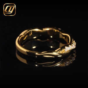 Anillo de Boda Apilable de Oro Amarillo Sólido de 18K con Diamantes Cultivados en Laboratorio, Certificado IGI, Diseño de Vides Retorcidas y Media Pavé, Delicado y con Símbolo de Infinito - Product Image 3