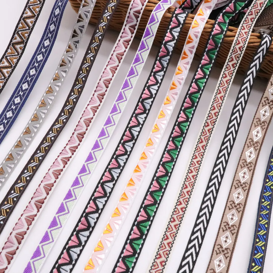 Fabrika fiyat yüksek görünür boru polyester yansıtıcı dokuma bant için evcil hayvan tasması jakarlı etnik şerit trim