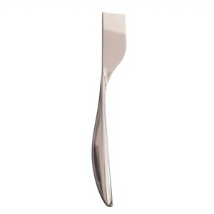 Cuchillo para Mantequilla Plateado con Diseño de Mango Ornamentado - Product Image 3