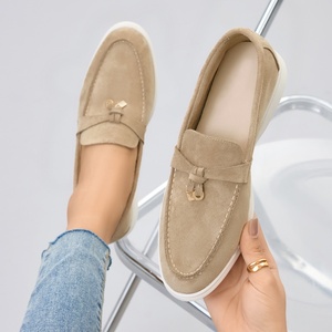 Mocassins de haute qualité pour femmes, style britannique décontracté, vintage, à boucle et à pompons, en cuir véritable, à enfiler - Product Image 1