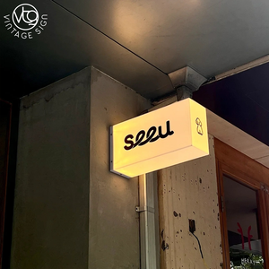 Boîte à lumière LED en acrylique personnalisée pour <span class=keywords><strong>coin</strong></span>, enseigne cube à 90 degrés pour devanture <span class=keywords><strong>de</strong></span> magasin commercial extérieur et installation facile en DIY - Product Image 4