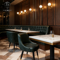 Ensemble de mobilier moderne pour hôtel, café et restaurant : table carrée en marbre, banquette en cuir, table et chaises