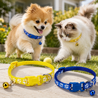 Collier pour chien et chat avec clochette à motif de patte et sangle en polyester, réglable, léger, pour la promenade en extérieur