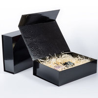 Boîte cadeau rigide de luxe pliable avec logo en relief UV personnalisé, fermeture magnétique et ruban