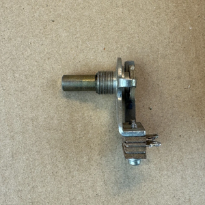Nouvel interrupteur AC Yaxley d'origine en stock pour radio des années 1930 ou 1940 - Product Image 1