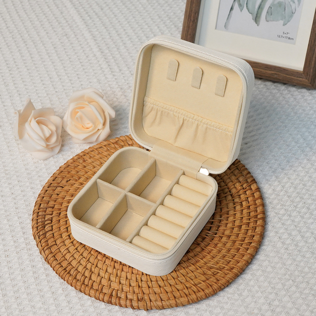 Velvet Travel Jewelry Box for Engraving Jewellery Bangles Bracelet Collection Organizer Storage With Stock Boxes Custom logo