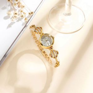 Reloj de Pulsera de Acero Inoxidable con Movimiento Digital de Aleación para Mujer /Crane 3BAR Resistente al Agua con Cierre Oculto de Botón - Product Image 2