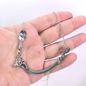 Colección Año de la Serpiente de la Imperatriz Viuda Occidental: Pendientes de Eslabones Geométricos Distintivos y Collar de Moda para Clavícula - Edición Limitada - Product Image 4