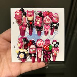 <span class=keywords><strong>เล็บ</strong></span>ปลอม<span class=keywords><strong>ลาย</strong></span>การ์ตูนหมีสตรอว์เบอร์รี่สุดหรู งานแฮนด์เมด ดีไซน์น่ารักสุดๆ <span class=keywords><strong>ลาย</strong></span>สี่เหลี่ยม สำหรับมืออาชีพ ปิดเต็มเ<span class=keywords><strong>ล</strong></span>็บ - Product Image 3