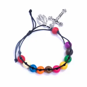 Cuentas de madera de varios colores, pulsera de aleación de 10mm, con crisol de plata y medalla de San Benito