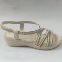 Sandales compensées pour femmes en cuir PU de qualité supérieure avec doublure en tissu doux, semelle intermédiaire confortable et sangle réglable à scratch
