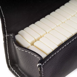 Dominos noirs personnalisés 28 pièces en coffret en cuir – Jeu de société éducatif très prisé - Product Image 5