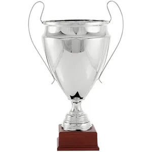 Coppa Sportiva Grande Argento Piana con Manici e Base in Legno Color Mogano – Personalizzazione di Logo e Testo - Product Image 1