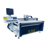 Automatische toevoer platte digitale snijtafel CNC vibratie-mes snijmachine voor PVC opblaasboten, waterdicht PVC snijmachine