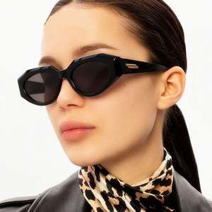 Lunettes de soleil carrées à monture fine bleu champagne rétro personnalisées 2022, lunettes de soleil œil de chat pour femmes - Product Image 1