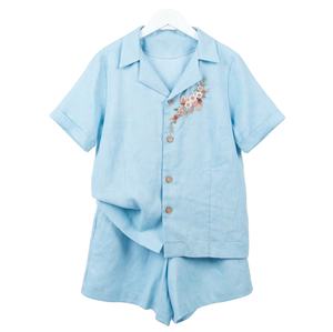 Conjunto de pijama bordado suave y elegante para mujer, ropa de dormir de lino acogedora con detalles florales, camisa de manga corta con botones y pantalones cortos - Product Image 1