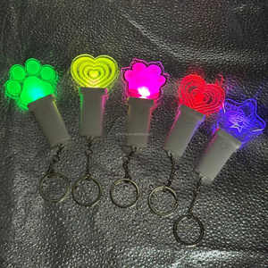 Mini porte-clés LED personnalisé avec logo, à piles, bâton lumineux clignotant pour accessoires de concert, Nouvel An, Noël, événements et fêtes - Product Image 4