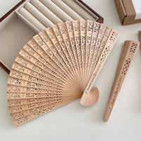 Éventails pliants personnalisés en bois de santal pour invités de mariage - Éventails en bois gravés sur mesure, cadeaux de fête en gros pour mariage d'été