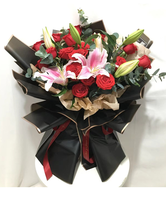 Vente en gros de boîte-cadeau en papier à bord magique mat avec fleur d'art gaufrée en feuille d'or emballage pour parfum emballage de cadeau artisanal personnalisé