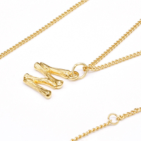 Collier avec pendentif en chaîne à maillons en laiton plaqué or avec 26 breloques lettres A B C D E F G H I J K L M N O P Q R S T U V W X Y Z
