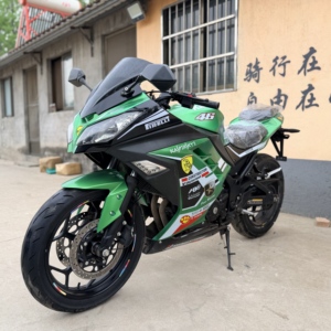 Moto sportive d'occasion <span class=keywords><strong>Kawasaki</strong></span> Ninja <span class=keywords><strong>250</strong></span> avec carénage complet, modèle d'entrée de gamme, 250cc, bicylindre en parallèle, refroidissement liquide, ABS, embrayage à glissière, légère - Product Image 4
