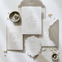 Maßgefertigtes Luxus-Einladungsset mit Karten & Umschlägen auf 600g Karton & Kunstpapier Geprägt für Schloss-Villa-Hochzeit