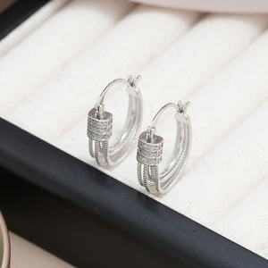 ต่างหูแบบติดหูทรงตัวยู ประดับเพชรซิคอนเล็กๆ สไตล์อินเทรนด์ ดีไซน์หรูหรา ทำจากทองแดงคุณภาพสูง พร้อมดีไซน์โดดเด่น เหมาะสำหรับเป็นของขวัญ - Product Image 6