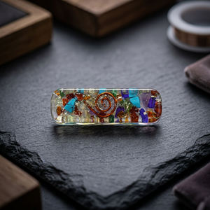 Pièce d'art en mosaïque de cristal avec gemmes sculptées, fragments colorés et fil de cuivre, pierre de chakra Orgone - Product Image 3