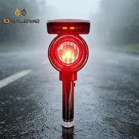 Feu de signalisation solaire 2-en-1 pour cône de circulation, avec batterie de secours, lumière d'avertissement routière prismatique réfléchissante haute intensité pour