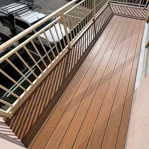 WPC/PU胡桃木彩色WPC露台户外地板盖木纤维防水高品质复合铺面防滑