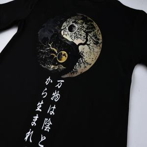 Camiseta al por Mayor de Alta Calidad Estilo Japonés con Gráfico Yin Yang y Árbol de la Vida, Unisex, 100% Poliéster, Impresión por Transferencia de Calor - Product Image 6